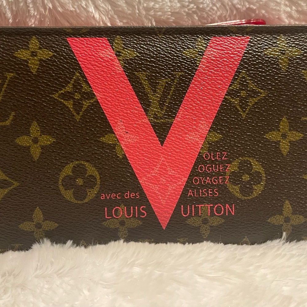 Louis Vuitton Grenade Pink V Wallet